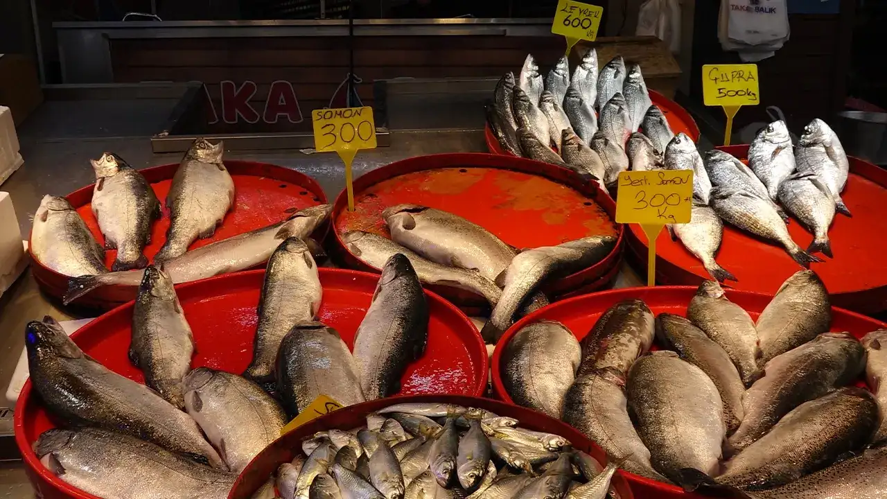 trabzonda-hamsi-ve-istavrit-bollugu-ramazanda-tezgahlarin-gozdesi