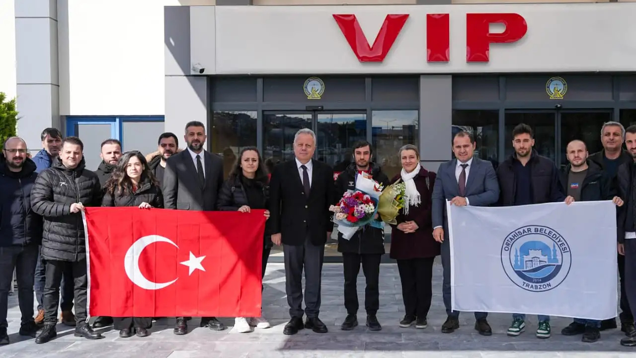 avrupa-sampiyonu-bugra-selimzadeye-trabzon-havalimaninda-karsilama