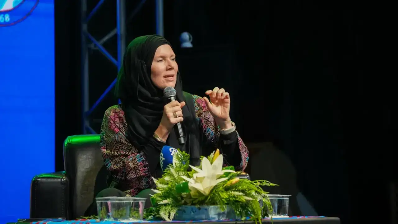 kanadali-yazar-trabzonda-anlatti-muslumanlik-bana-allahtan-bir-hediye