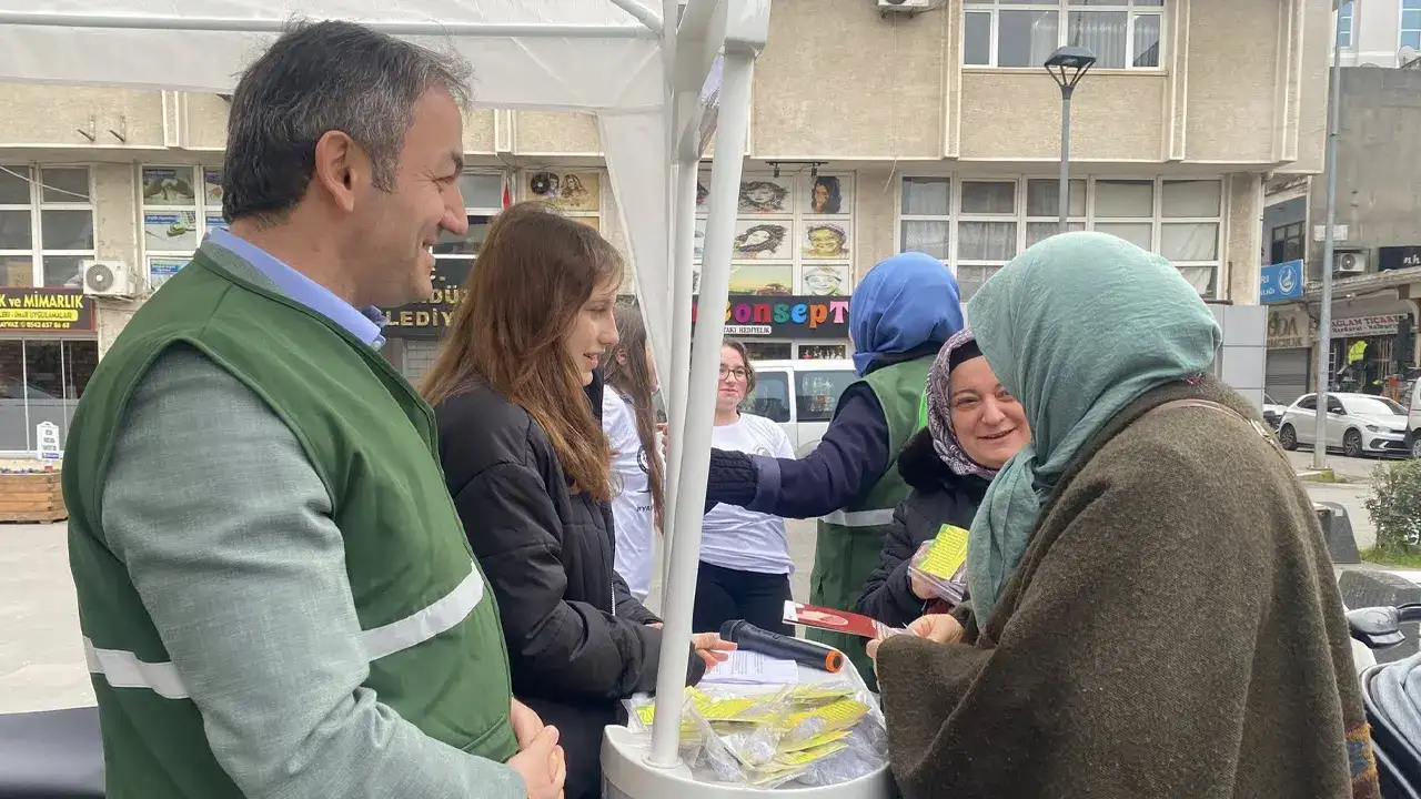 trabzonda-yesilay-haftasinda-farkindalik-standi-kuruldu