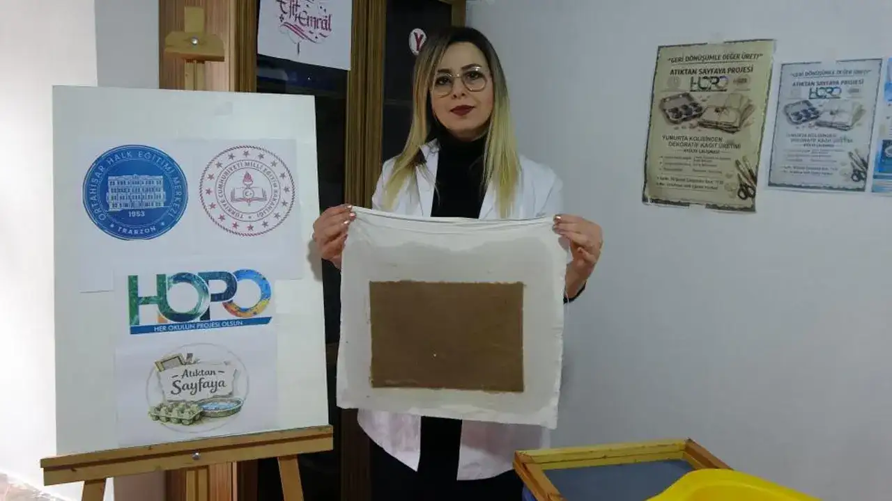 trabzonda-yumurta-kolisinden-sanat-geri-donusumle-el-yapimi-kagit-uretiyorlar
