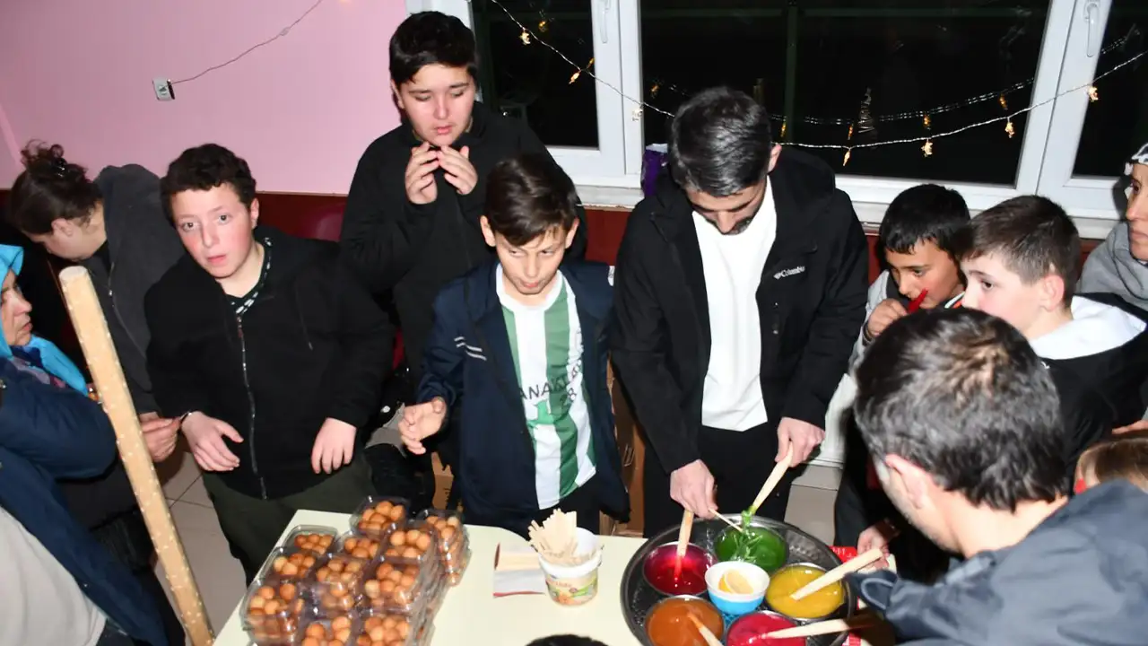 alucrada-ramazan-coskusu-hacivat-karagoz-gosterisi-buyuk-ilgi-gordu