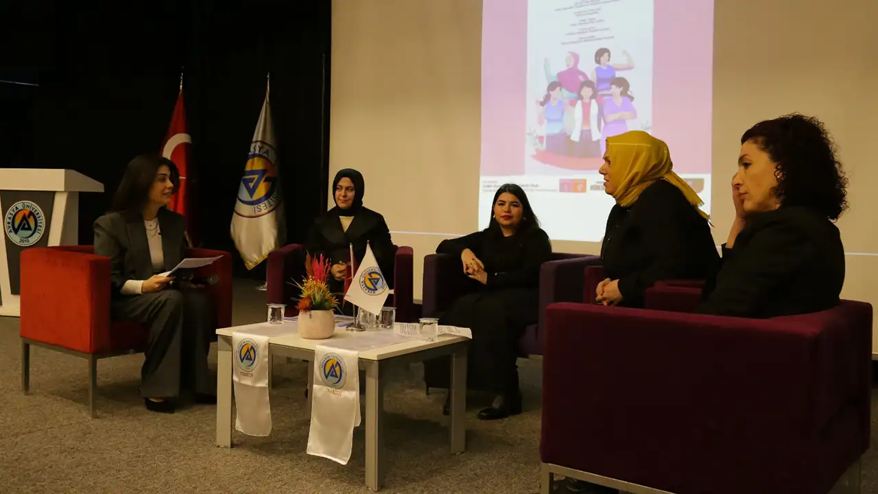 avrasya-universitesinde-8-martta-kadinlarin-hikayeleri-konusuldu