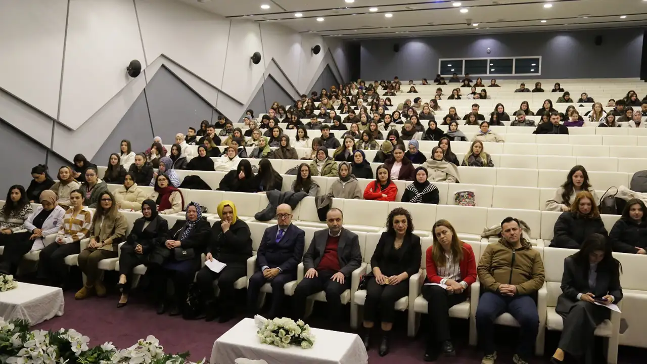 avrasya-universitesinde-8-martta-kadinlarin-hikayeleri-konusuldu