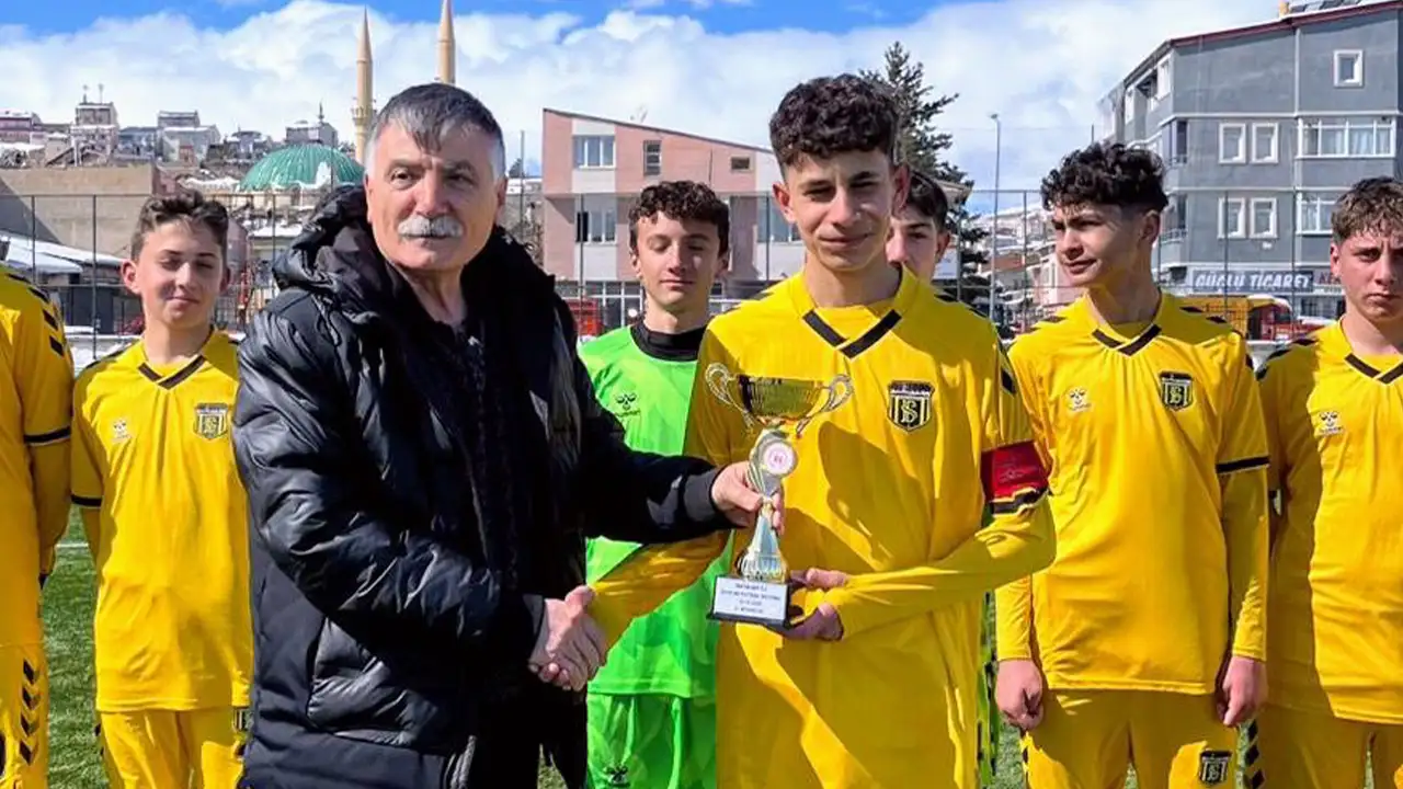 bayburt-ozel-idare-spor-u15-sampiyon-oldu