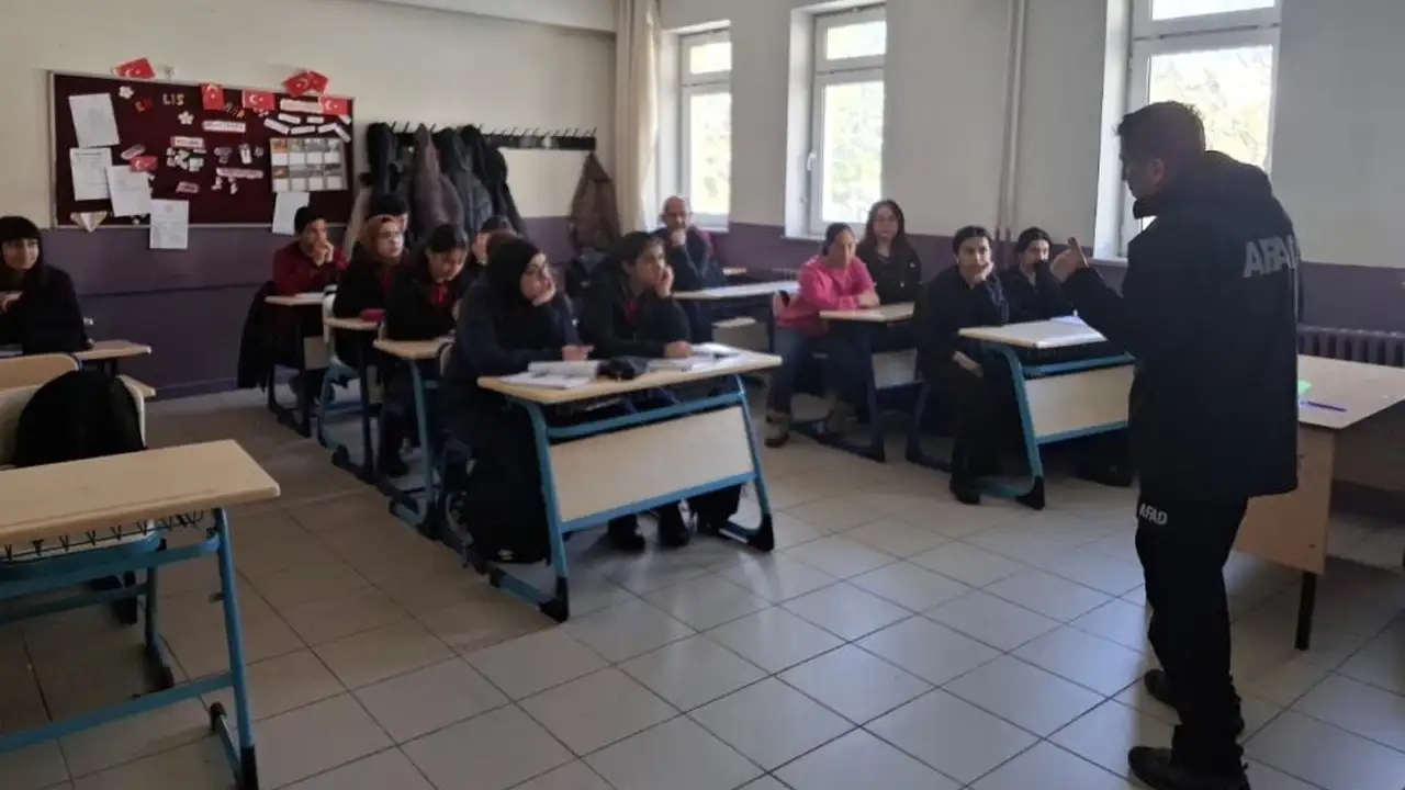 bayburtta-afaddan-deprem-bilgilendirmesi-ve-tatbikat