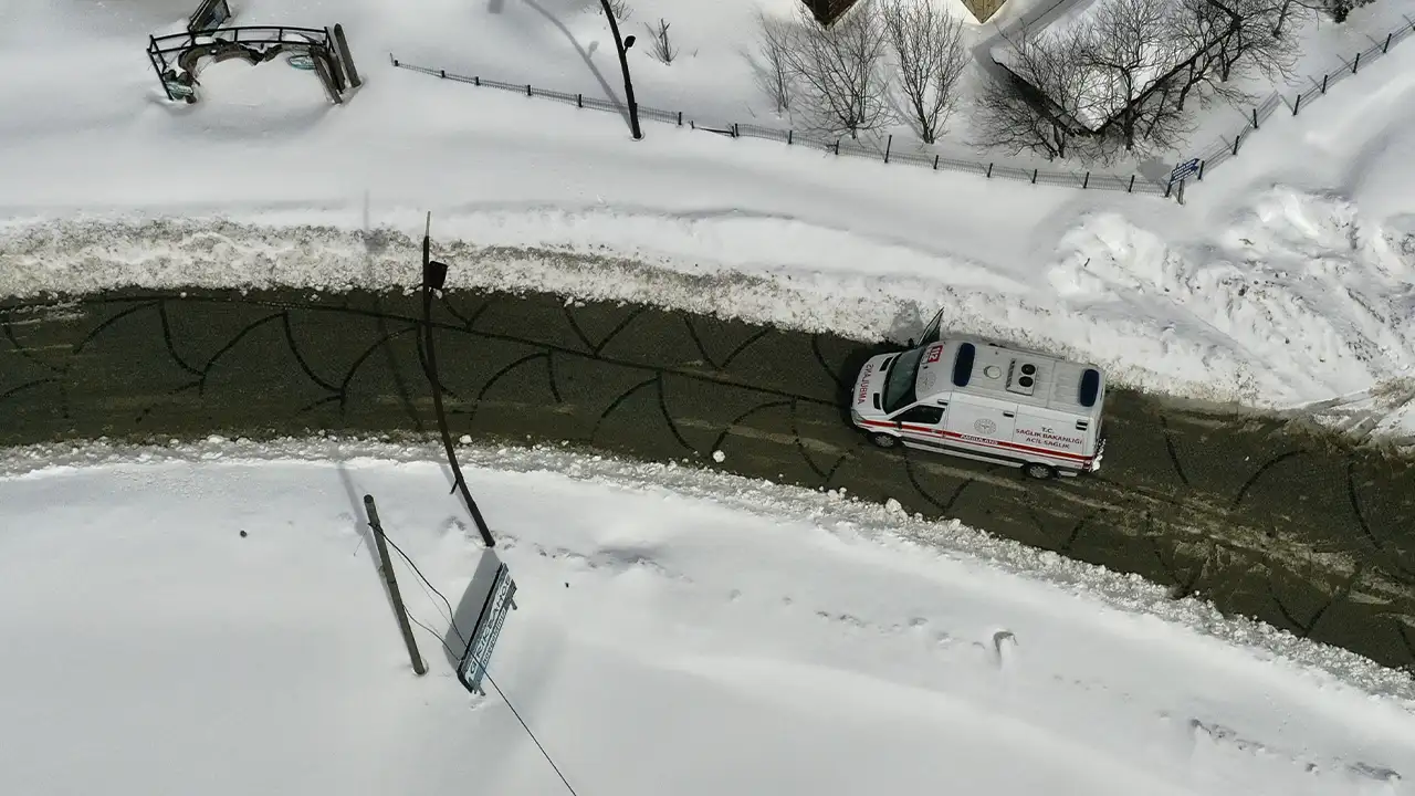 giresunda-kadin-saglik-calisanlari-zorlu-arazilerde-gorev-yapiyor