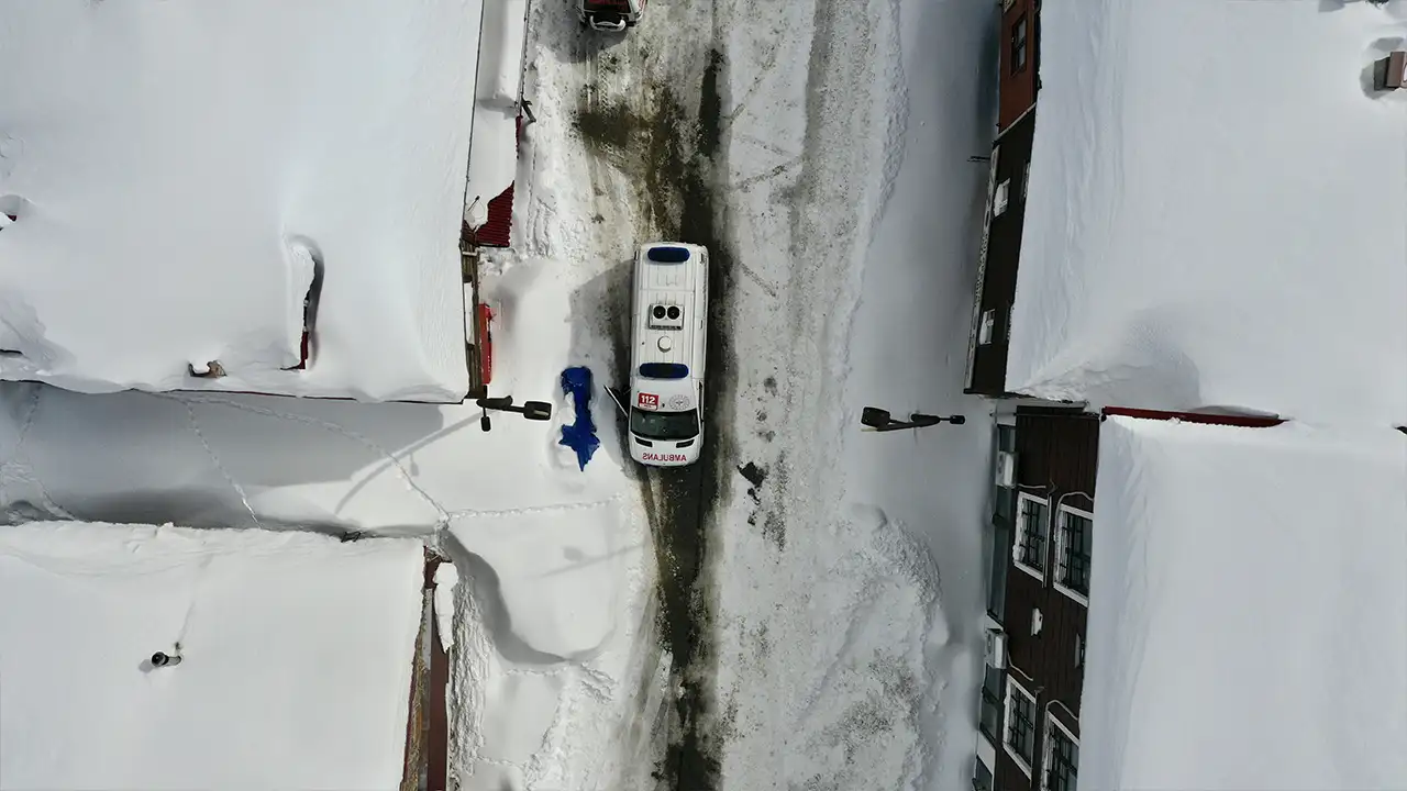 giresunda-kadin-saglik-calisanlari-zorlu-arazilerde-gorev-yapiyor