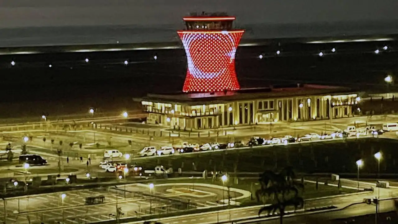 rize-artvin-havalimaninda-yogunluk-suruyor-turkiyede-2-ayda-329-milyon-yolcuya-hizmet