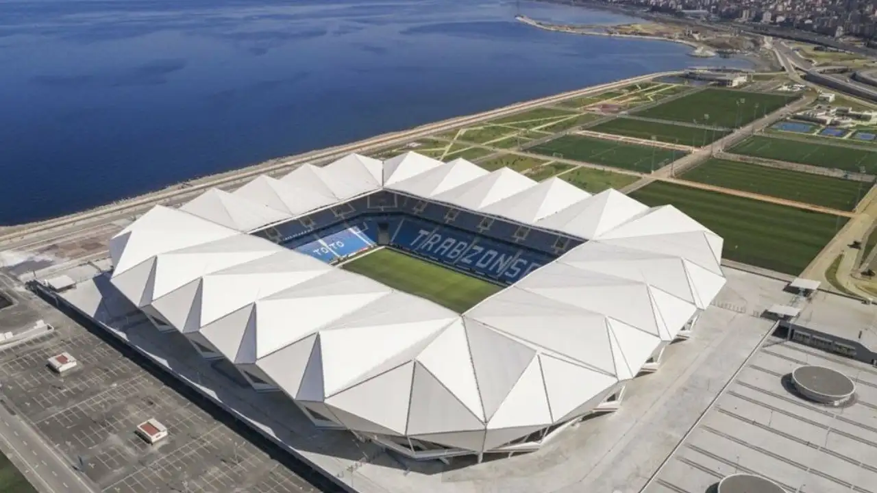 akyazi-stadi-ve-sehir-hastanesinde-zemin-hareketleri-durmuyor-4500-kaziga-ragmen-deformasyon-var