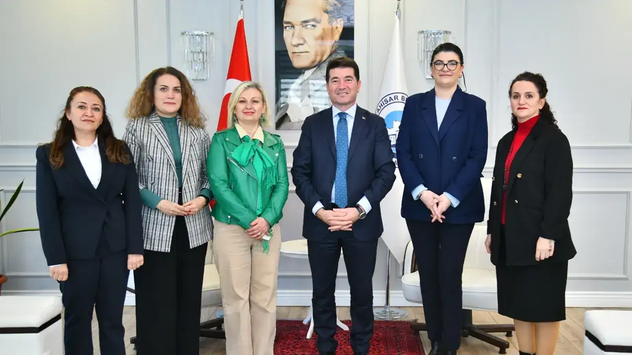 baskan-kayadan-8-mart-mesaji-kadinlarla-birlikte-uretmeye-devam-edecegiz