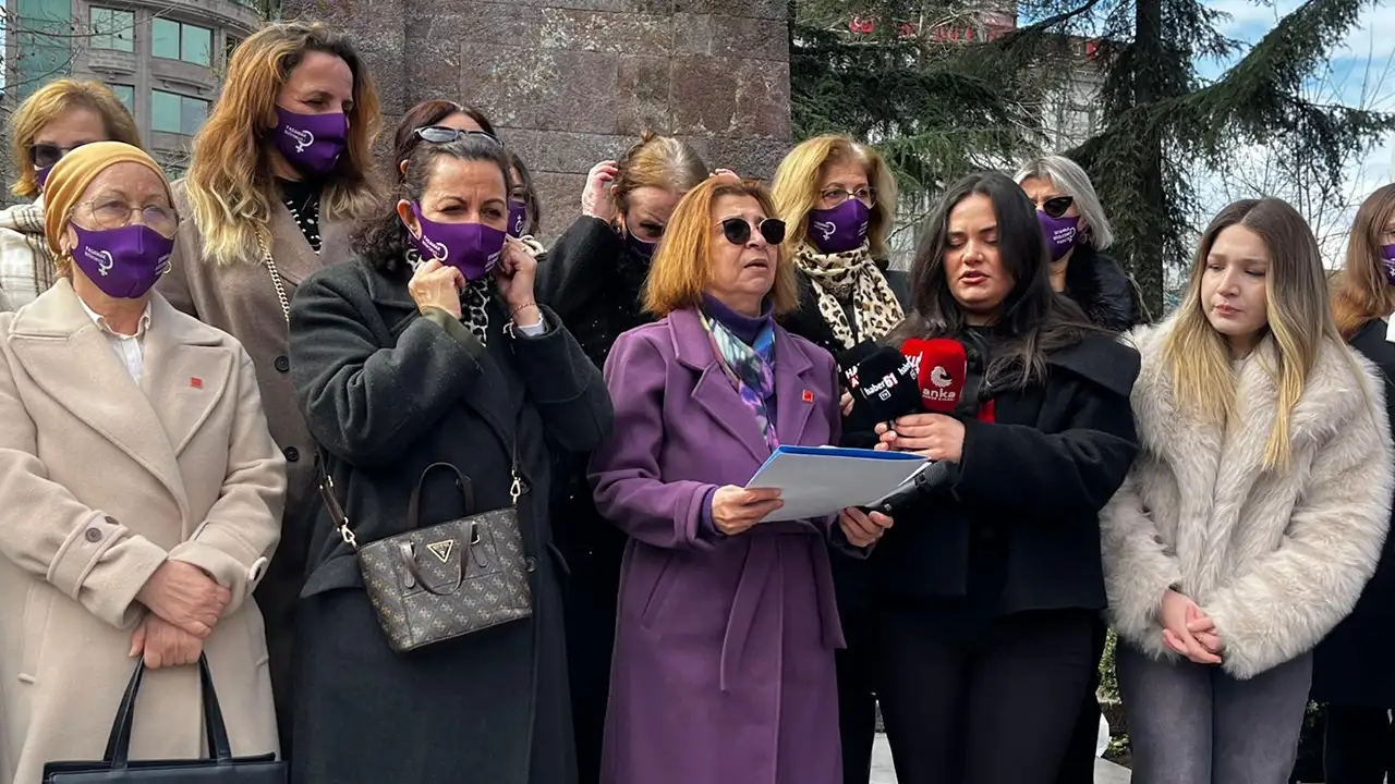 chp-kadin-kollarindan-8-martta-basin-aciklamasi-haklarimizdan-vazgecmiyoruz