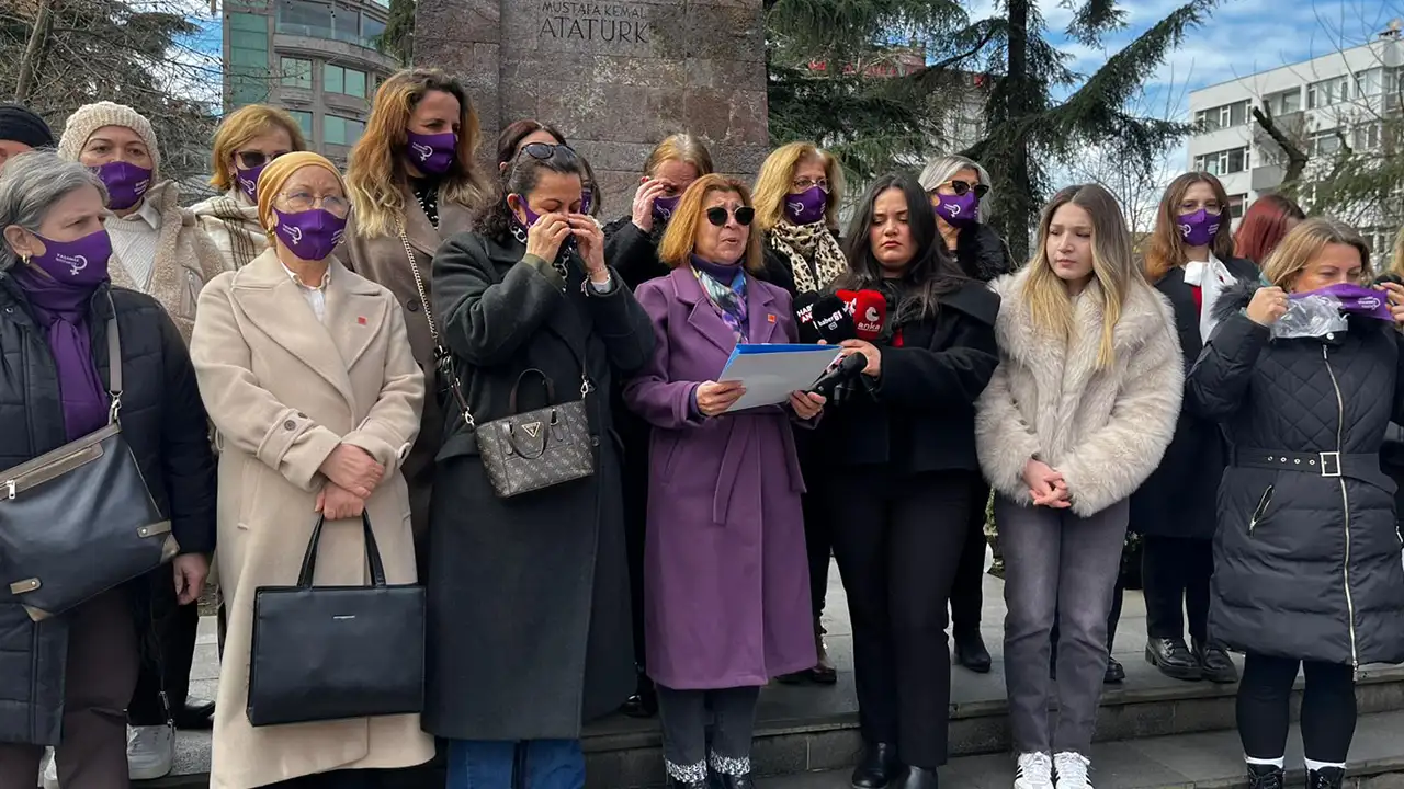chp-kadin-kollarindan-8-martta-basin-aciklamasi-haklarimizdan-vazgecmiyoruz