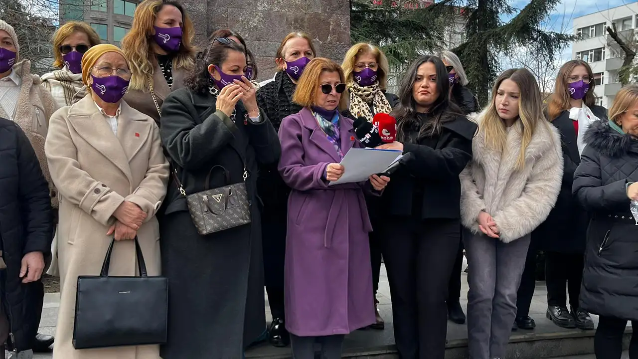 chp-kadin-kollarindan-8-martta-basin-aciklamasi-haklarimizdan-vazgecmiyoruz