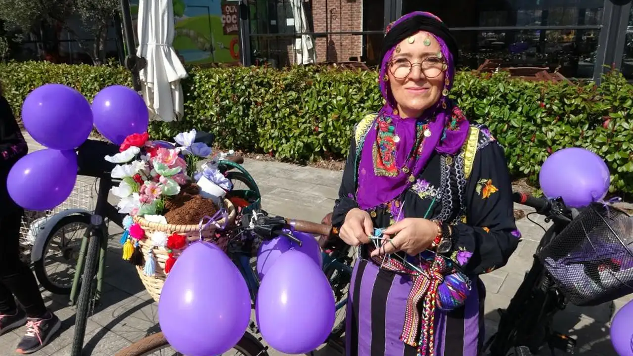 orduda-kadinlar-bisikletle-farkindalik-turu-yapti-mor-balonlar-ve-kurdelelerle-kutladilar