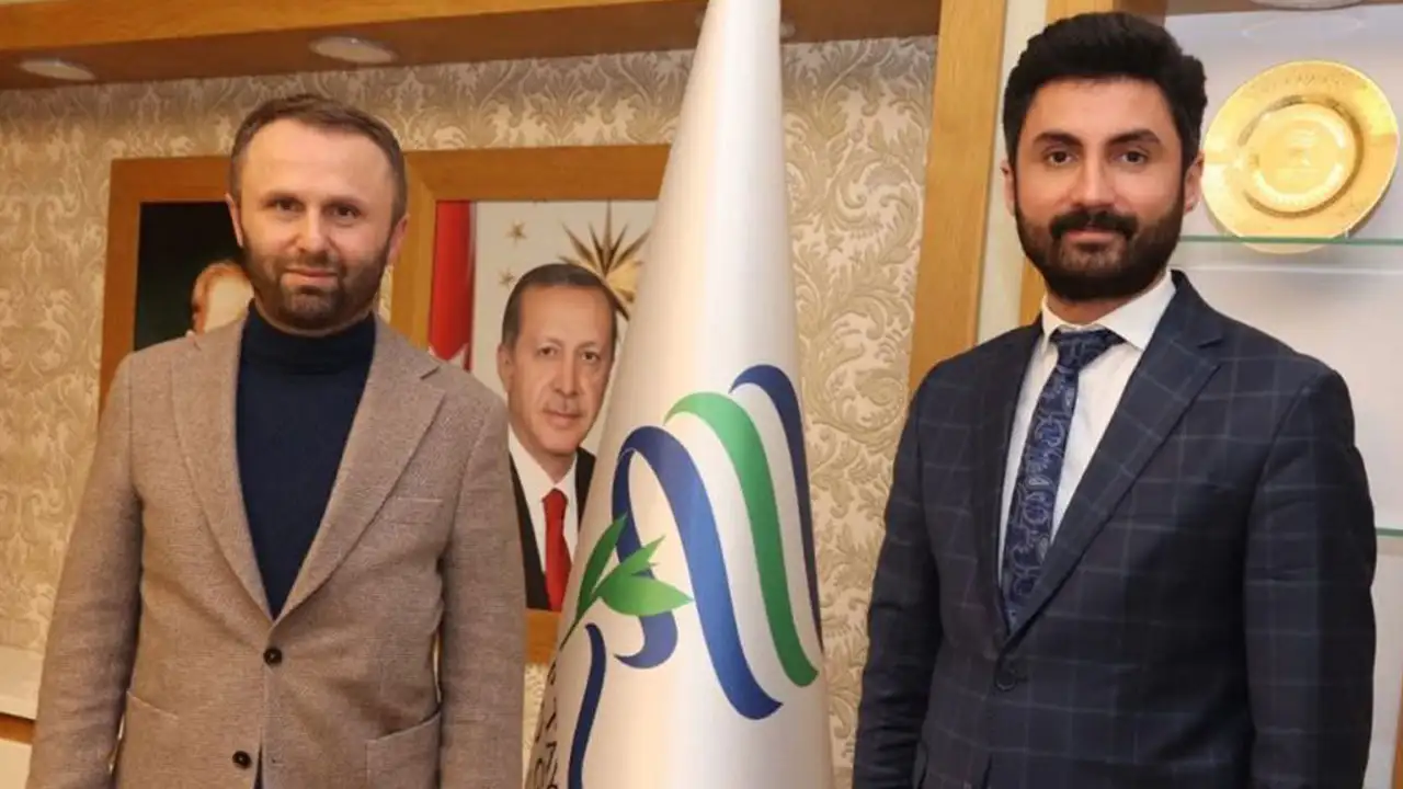 rizelilerden-buyuk-tepki-trabzonlu-rektor-acmaya-calisti-rizeli-rektor-kapatti