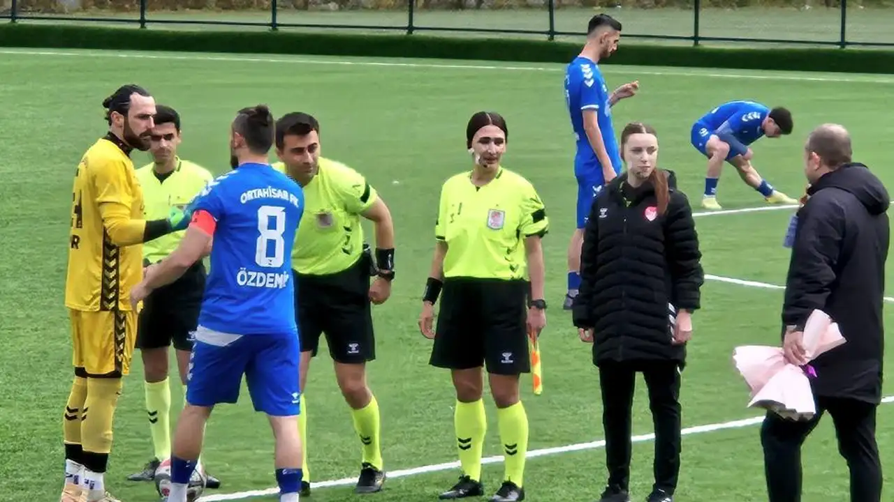 trabzonda-kadin-hakemlere-8-mart-surprizi