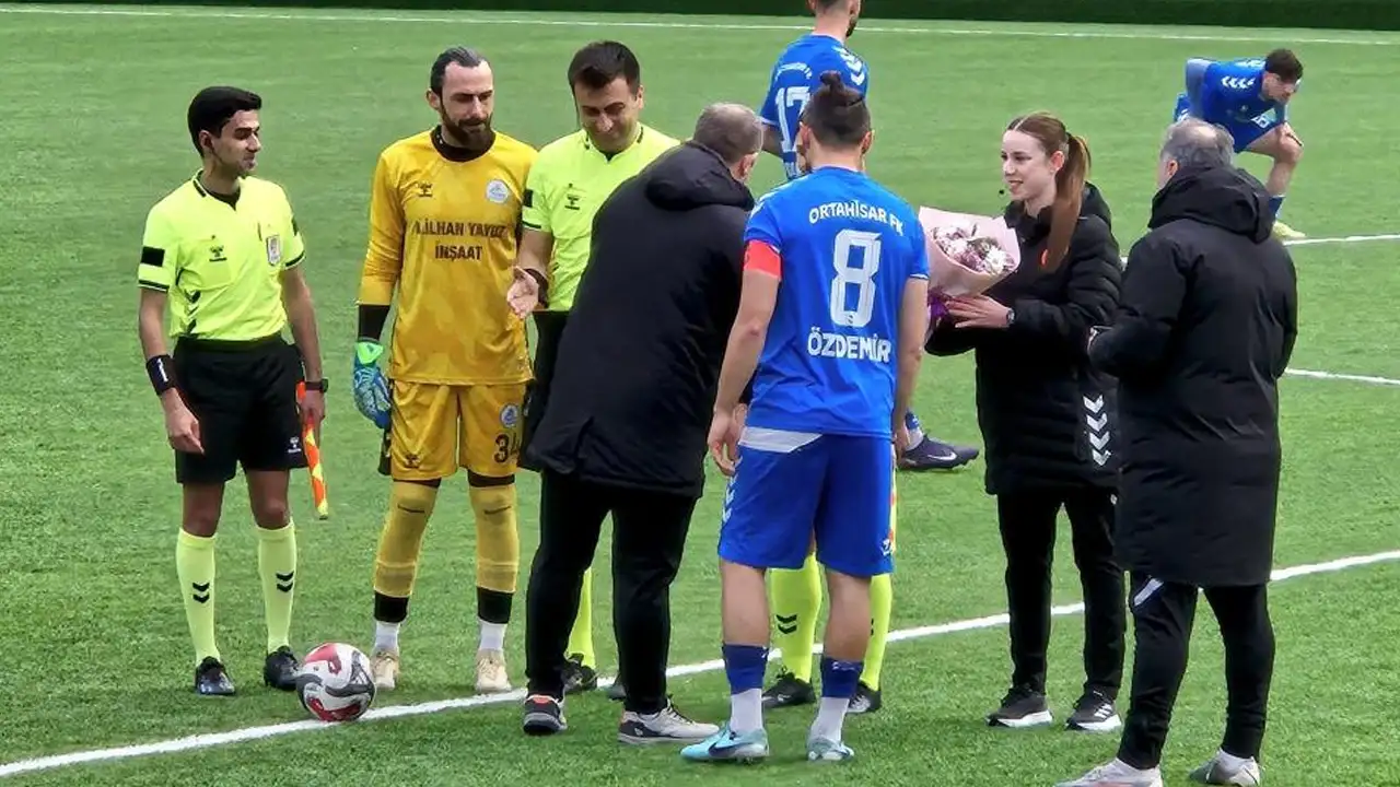 trabzonda-kadin-hakemlere-8-mart-surprizi