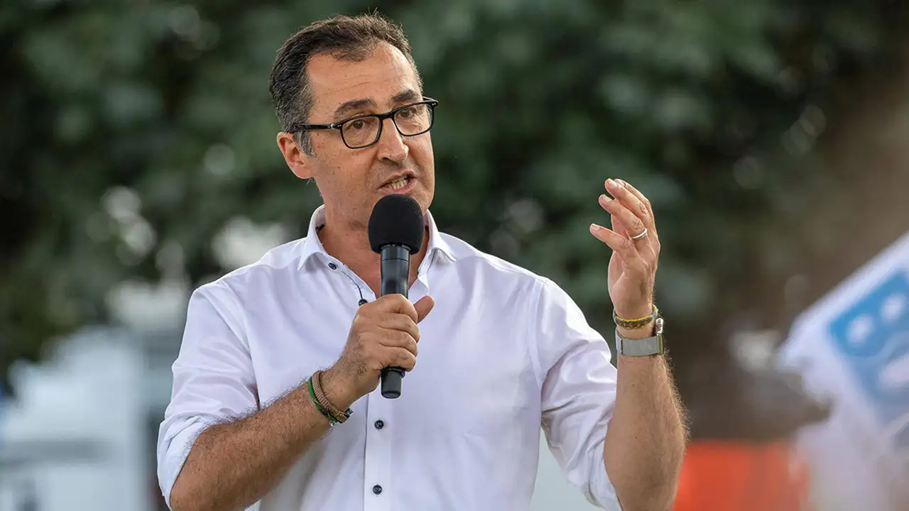 almanyada-secimleri-kazanan-ve-eyalet-basbakani-olmasi-beklenen-turk-kokenli-cem-ozdemir-kimdir