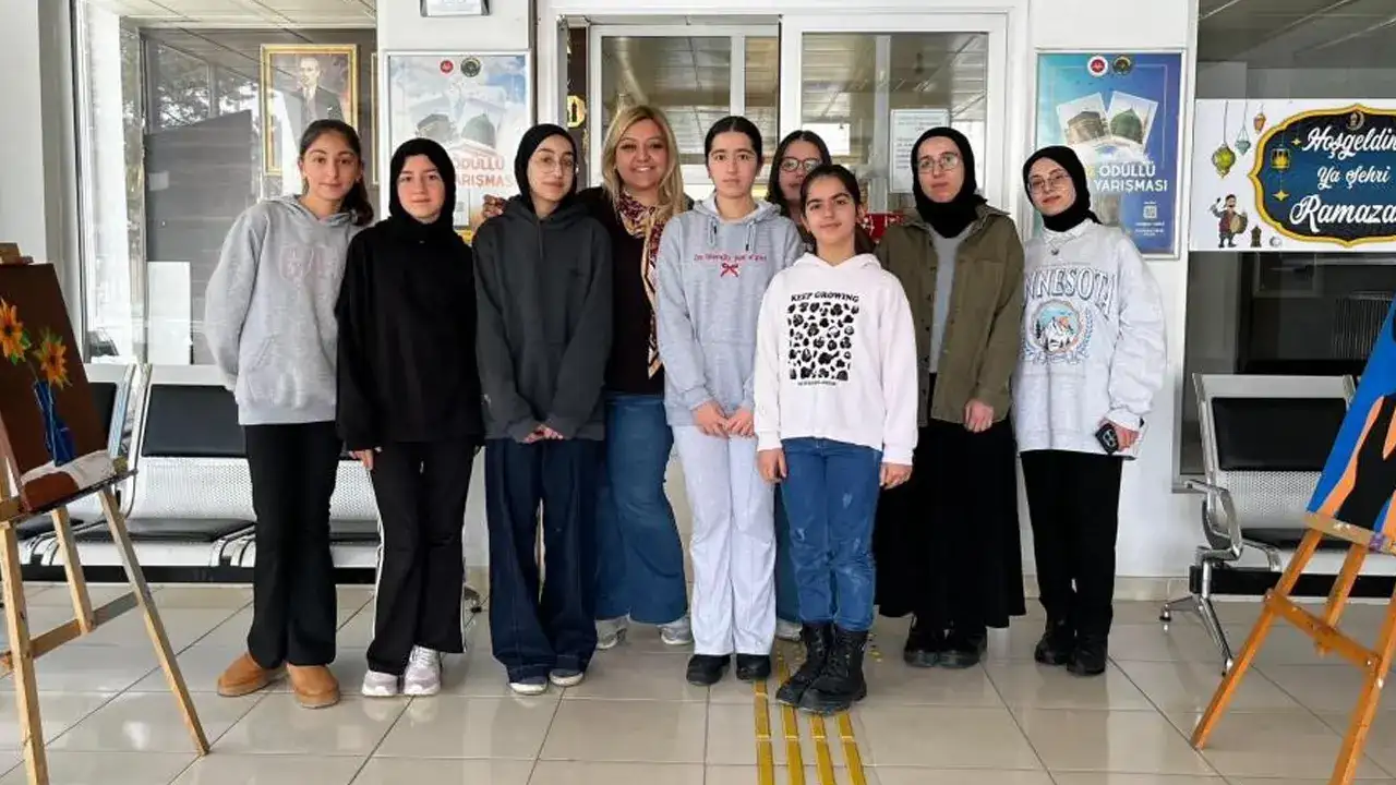 bayburtta-kadinlar-gunune-ozel-resim-sergisi-acildi