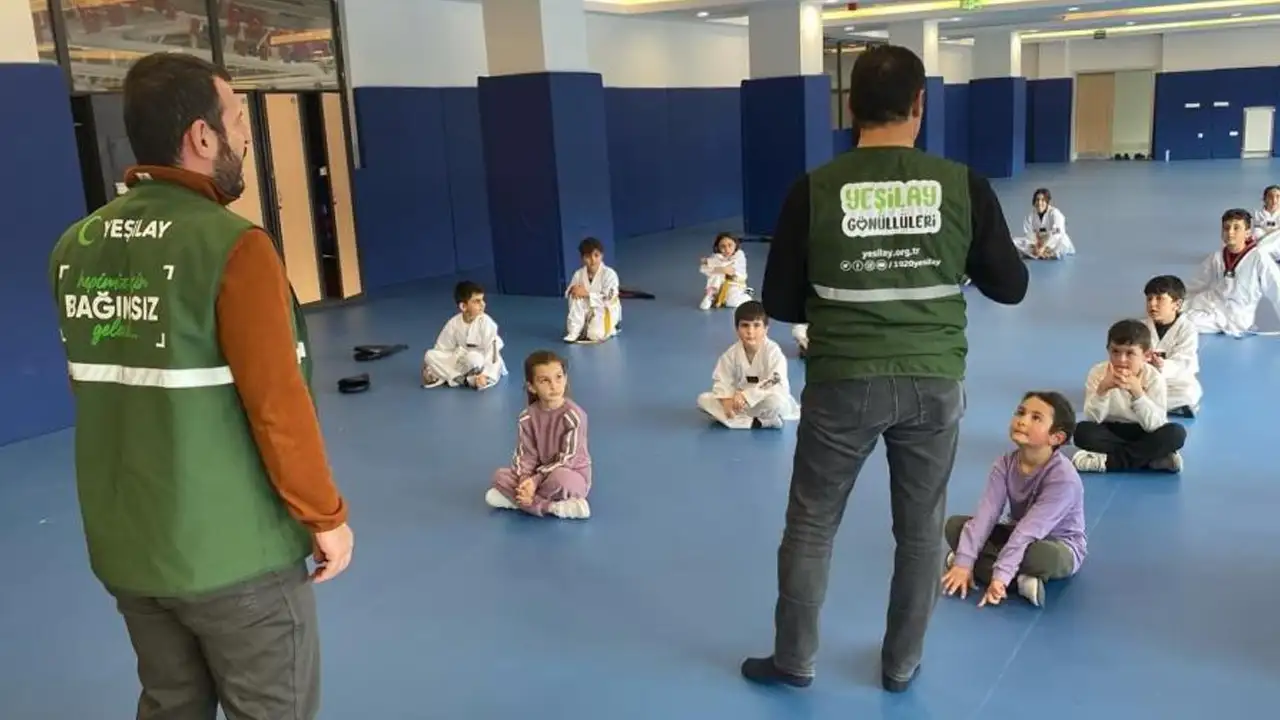 bayburtta-tekvando-ogrencilerine-teknoloji-bagimliligi-egitimi