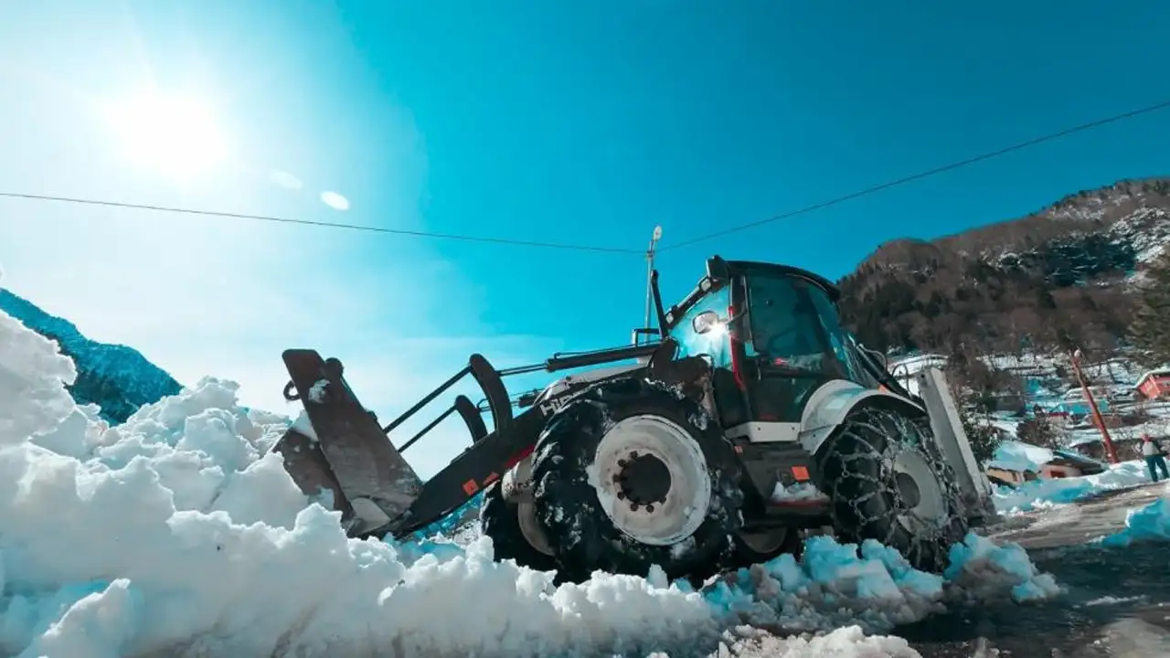 giresunda-karla-mucadele-suruyor-kapanan-koy-yollari-ulasima-aciliyor
