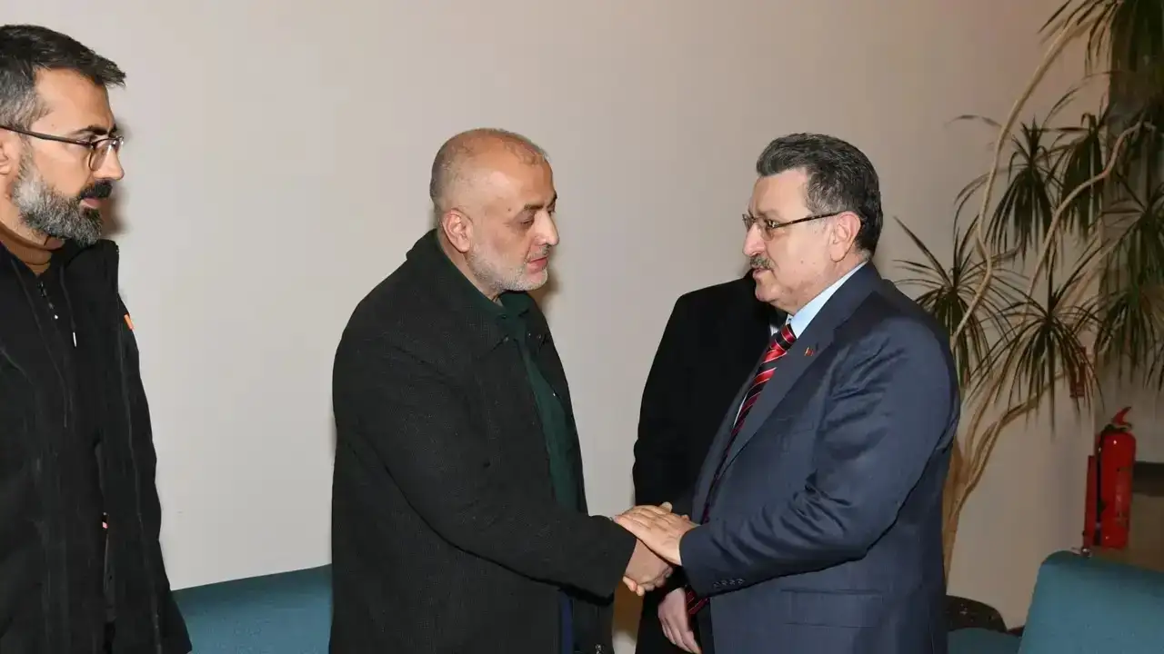 cennet-nesibe-gul-taburcu-oldu-ilk-ziyaretcisi-ahmet-metin-genc