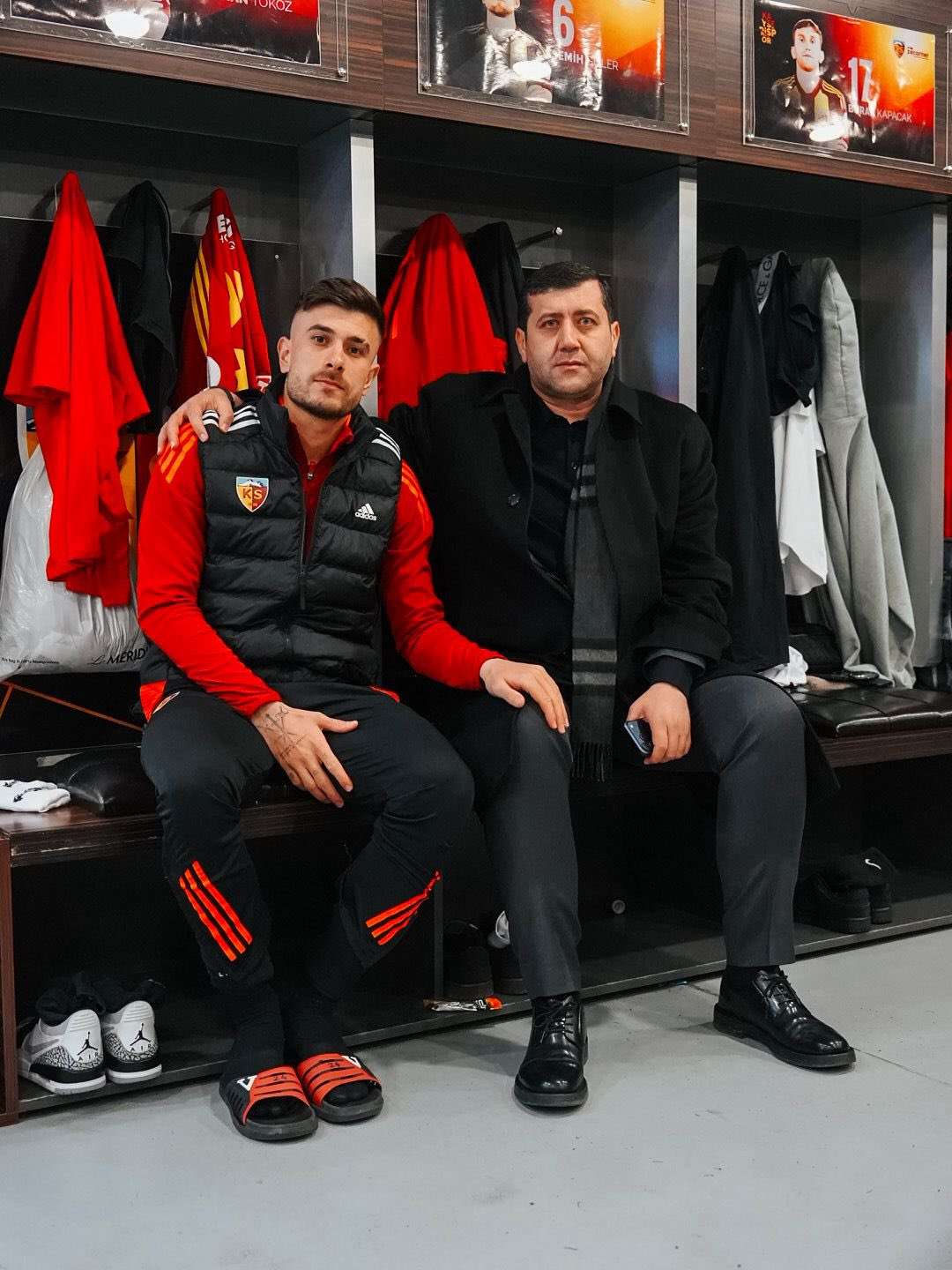 Kayseri Milletvekili Trabzonspor maçı sonrası soyunma odasına indi “Diz çökmeyeceğiz”