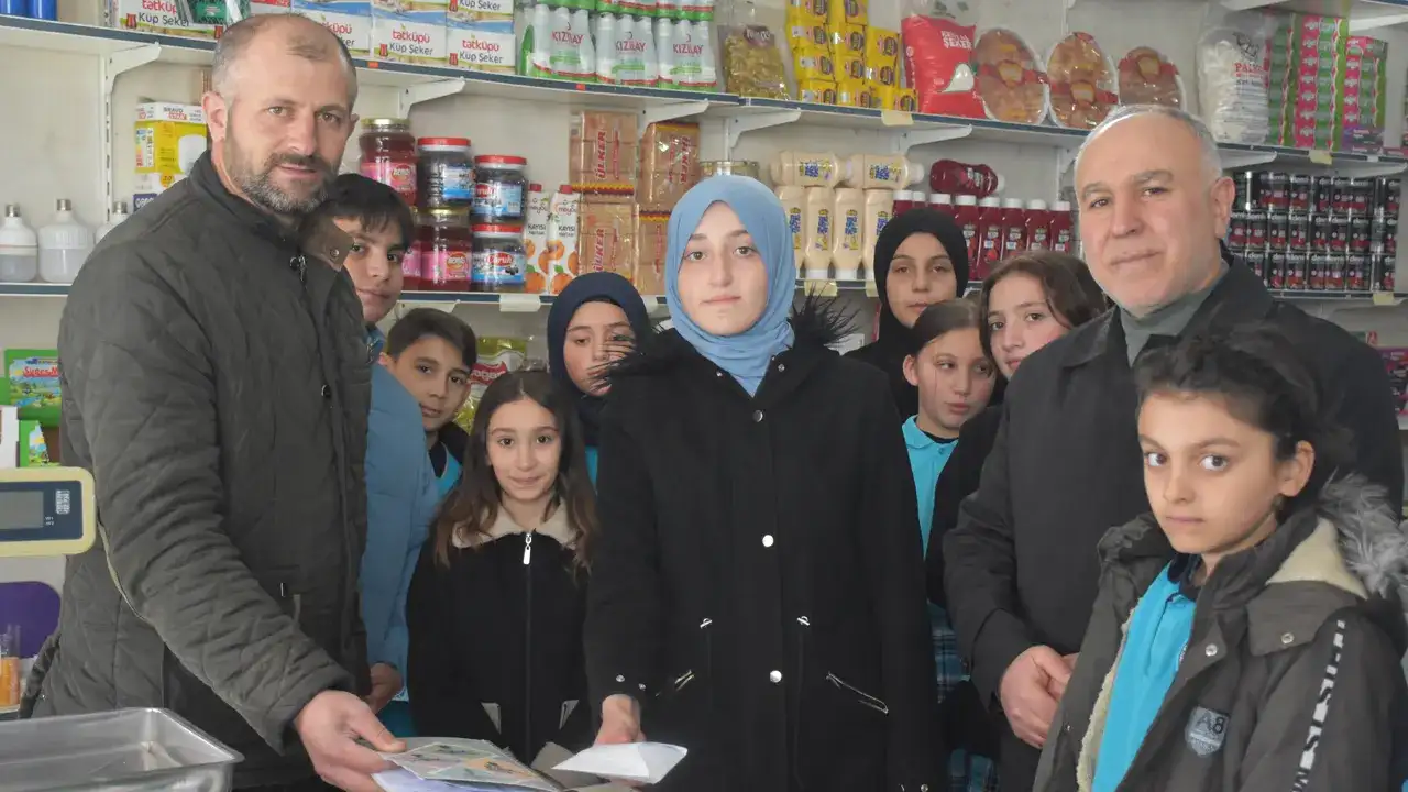 kelkitte-ogrencilerden-anlamli-ramazan-dayanismasi-veresiye-defterini-kapattilar