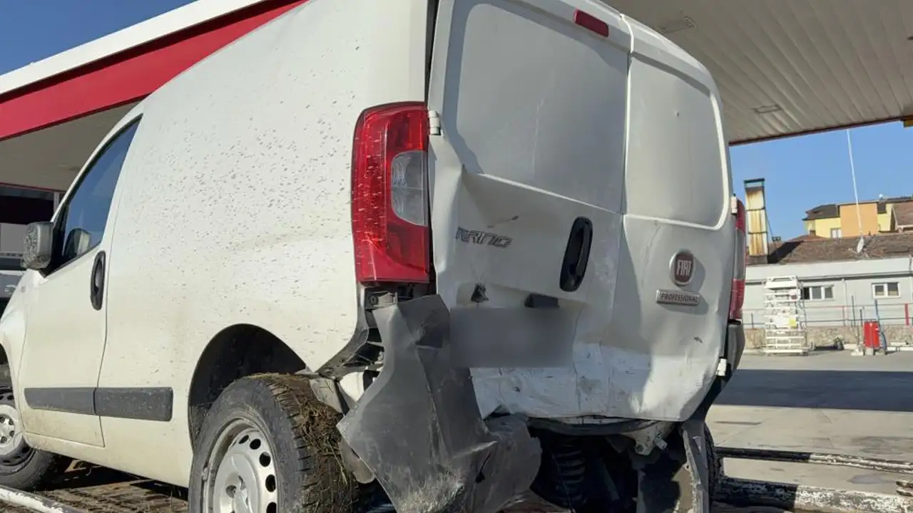 samsunda-otomobil-hafif-ticari-araca-carpti-4-yarali