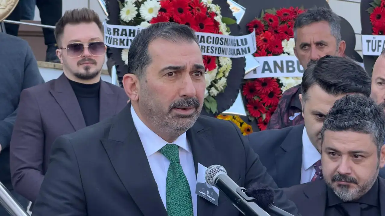 trabzonspor-efsanesi-orhan-kaynak-icin-anma-toreni-duzenlendi