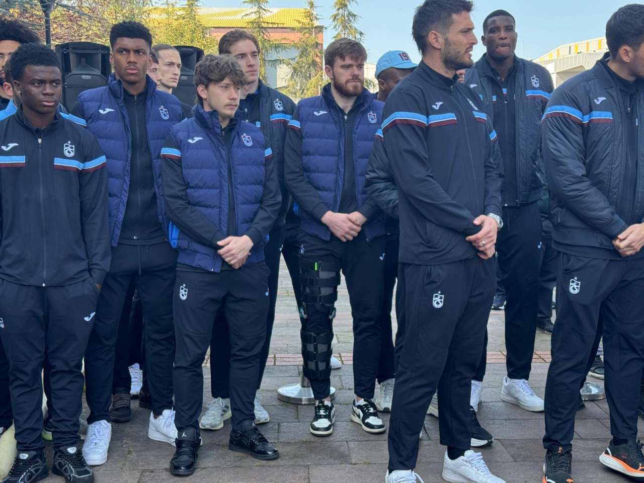 trabzonsporlu-futbolcular-orhan-kaynaki-son-yolculugunda-yalniz-birakmadi