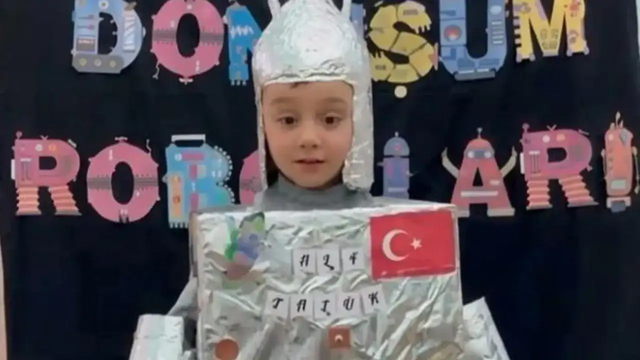 bayburtta-miniklerden-geri-donusum-defilesi