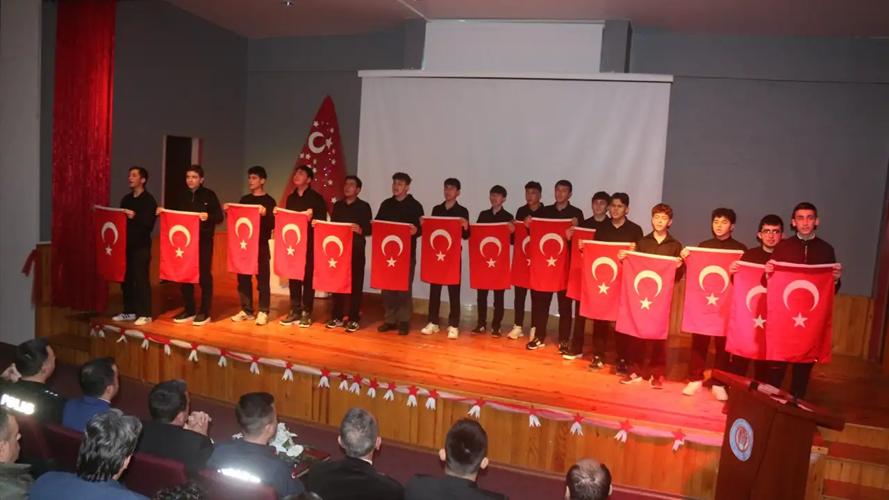 giresun-ve-ilcelerinde-istiklal-marsinin-kabulu-anildi