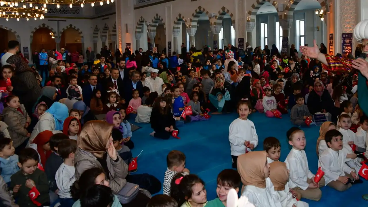 trabzon-valisi-sahin-2500-cocuk-tekne-orucu-programinda-bulustu