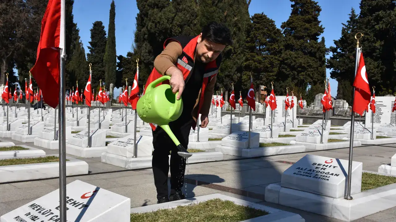 trabzonda-bayram-oncesi-sehit-mezarlari-temizlendi