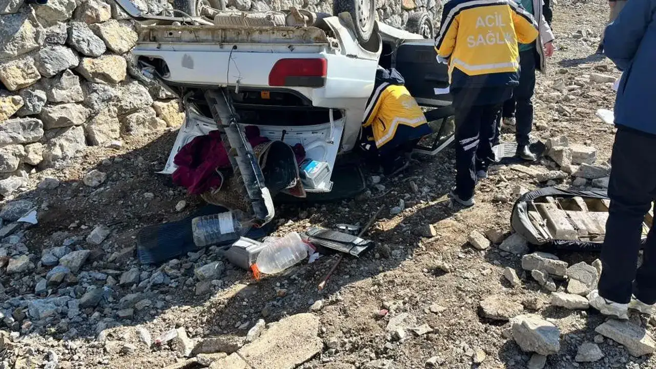 trabzondan-yola-cikan-otomobil-ters-dondu-yaralilar-var