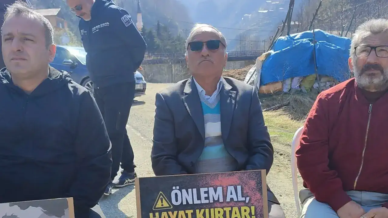 koprubasinda-hayrettin-mus-icin-eylem-baska-canlar-yanmasin