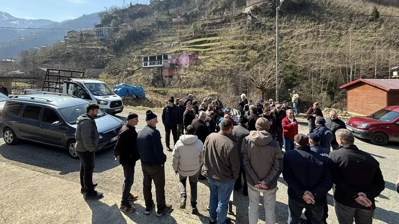 koprubasinda-yol-protestosu-hayrettin-mus-icin-eylem-yapildi