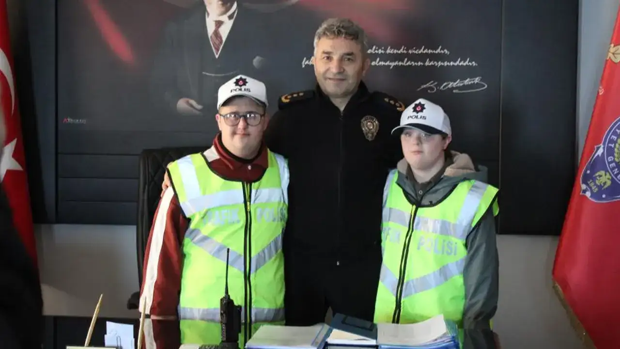 ordu-unyede-ozel-ogrenciler-temsili-trafik-polisi-oldu