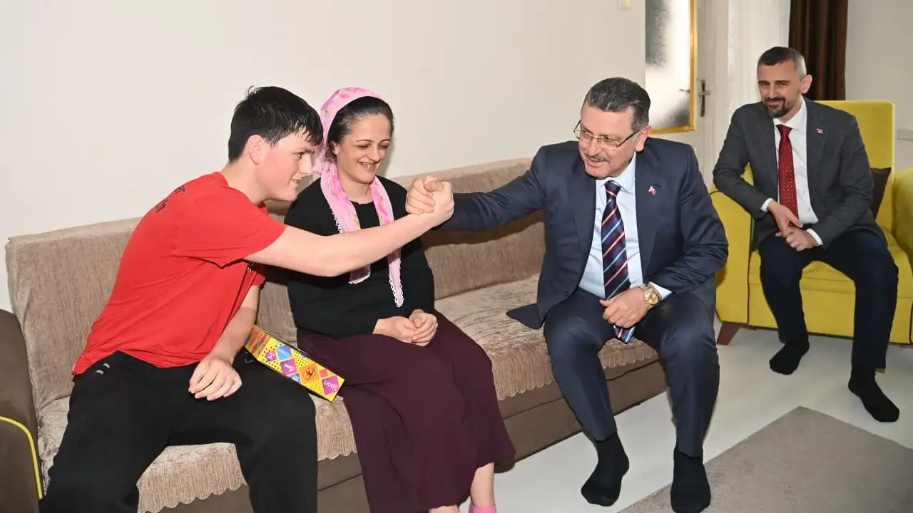 baskan-genc-akcaabatta-iftar-sofrasinda-vatandaslarla-bulustu-verdigimiz-sozleri-hayata-geciriyoruz