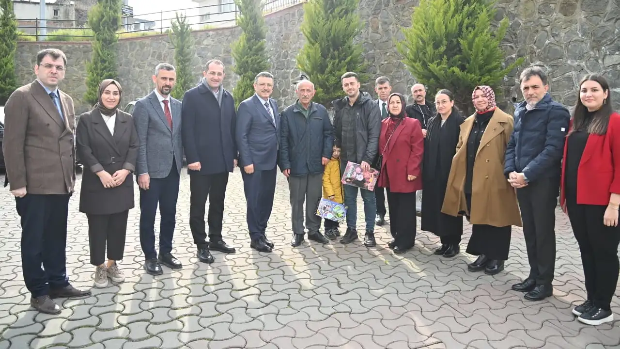 baskan-genc-akcaabatta-iftar-sofrasinda-vatandaslarla-bulustu-verdigimiz-sozleri-hayata-geciriyoruz