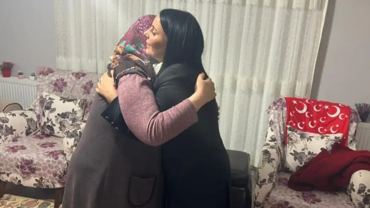 kadin-kollari-aksani