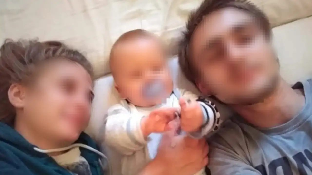 annen-seni-terk-etti-diyerek-7-yil-cop-evde-sakladilar-duygusal-bulusmada-yurek-burkan-detay