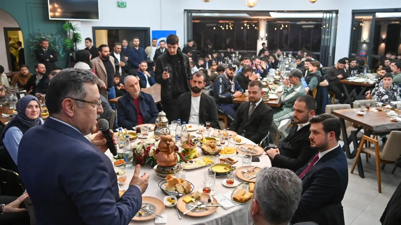 baskan-genc-sahurda-genclerle-bulustu-turkiyeye-siz-yon-vereceksiniz