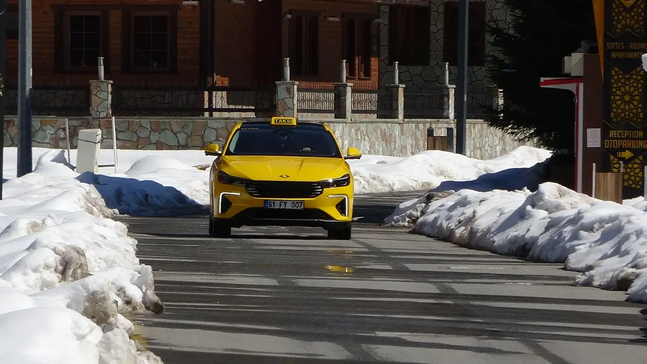 turkiyede-ilk-kez-trabzonda-goruldu-toggun-yeni-modeli-taksi-olarak-yollarda