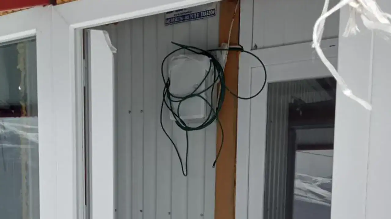 sis-daginda-ayi-kabusu-yayla-evlerine-girip-ortaligi-dagittilar