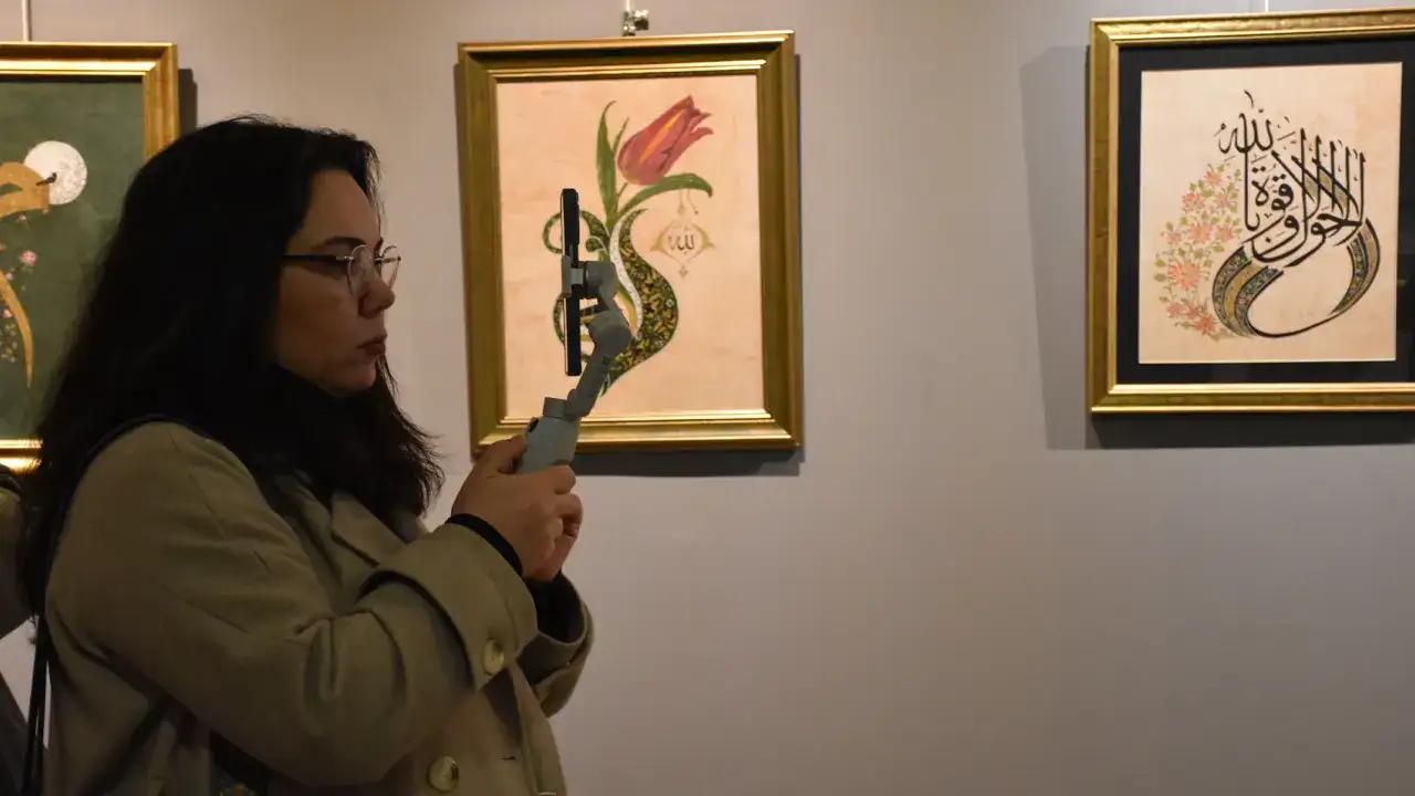 trabzonda-gul-ve-kalem-sergisi-sanatseverlerle-bulustu