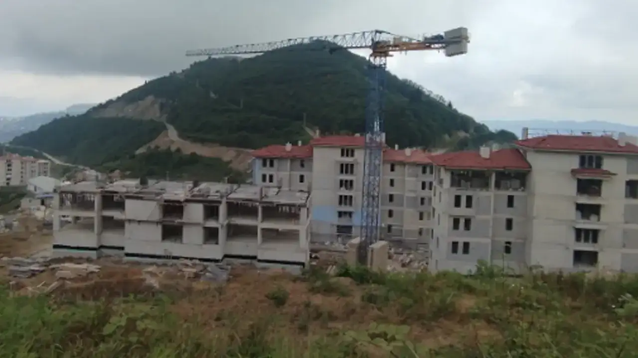 trabzonda-mahkeme-hukuka-aykiri-dedi-konutlar-karar-oncesi-tamamlandi