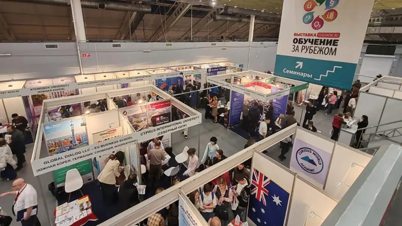 avrasya-universitesi-moskovada-egitim-fuarina-katildi